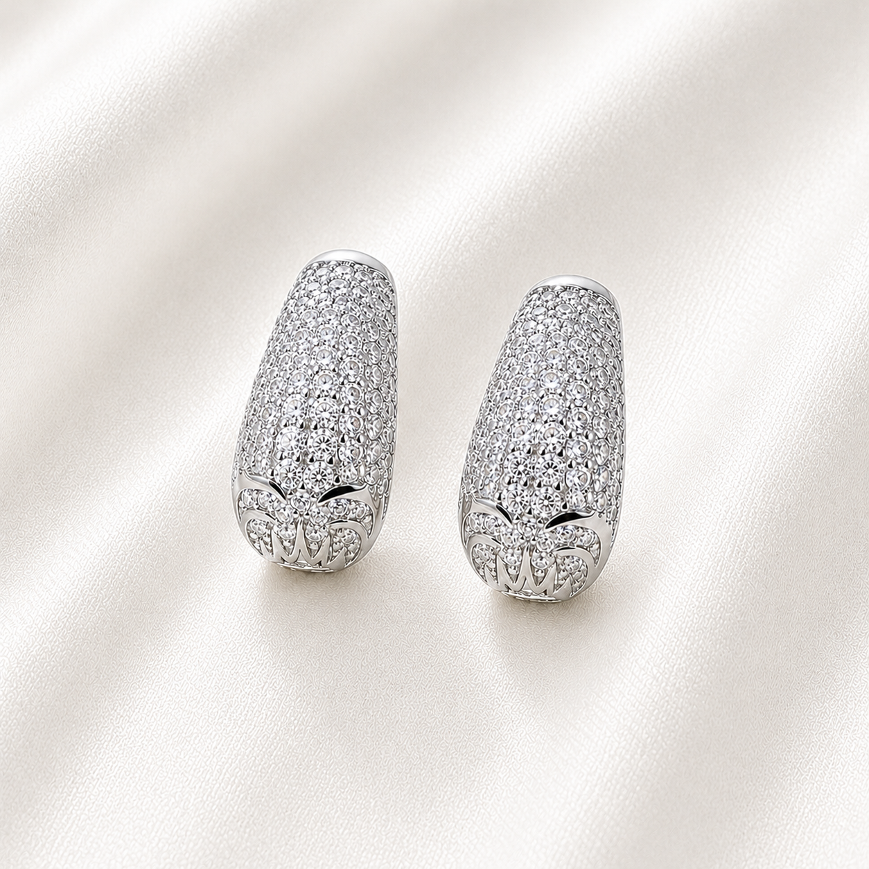 AnLu Ohrstecker Pavé mit Premium Zirkonia – 925 Silber, rhodiniert
